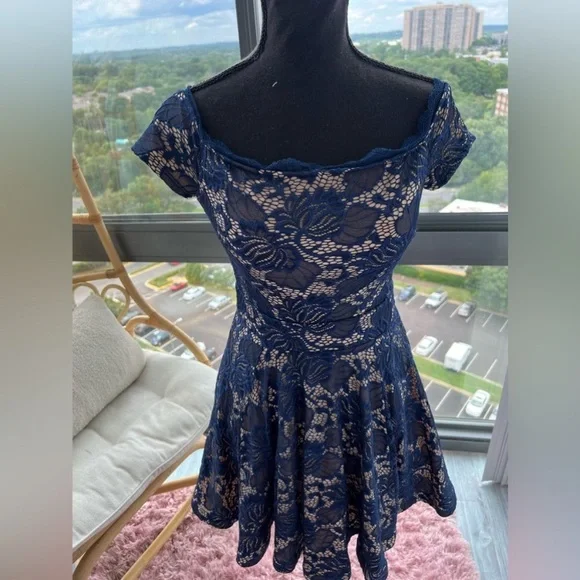 Vintage Lace fit and flare skater dress size small - Picture 7 of 10